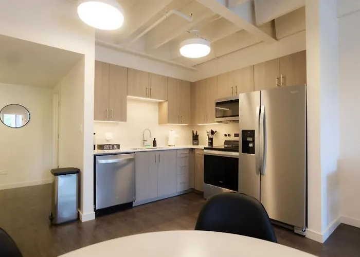 Above The Roots - Sophisticated 1bd Retreat
