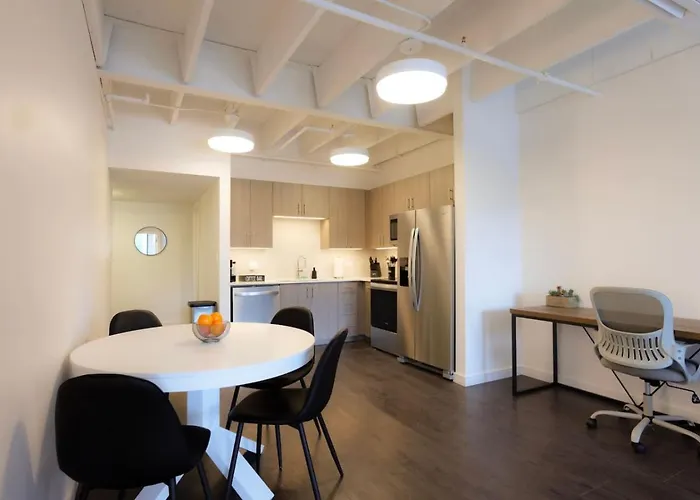 Above The Roots - Sophisticated 1bd Retreat * Washington