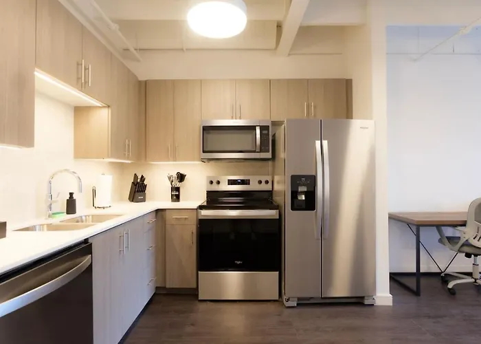 Above The Roots - Sophisticated 1bd Retreat