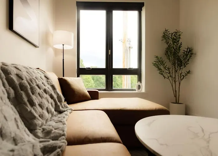 Apartment Above The Roots - Sophisticated 1bd Retreat