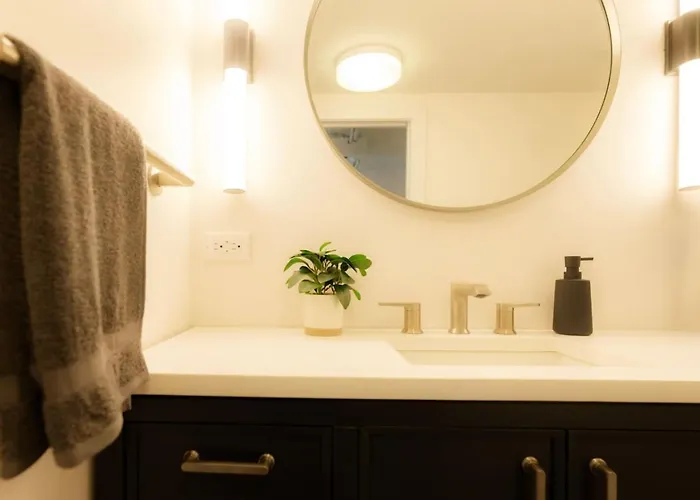 Above The Roots - Sophisticated 1bd Retreat Apartment Washington