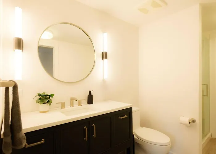 Above The Roots - Sophisticated 1bd Retreat