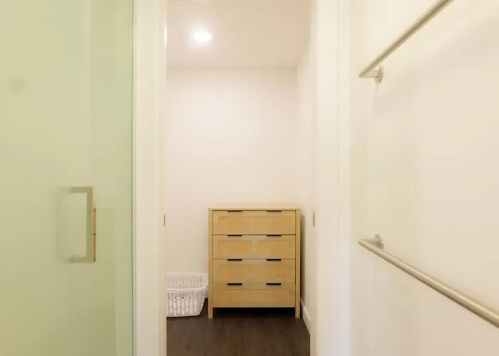 Apartment Above The Roots - Sophisticated 1bd Retreat *
