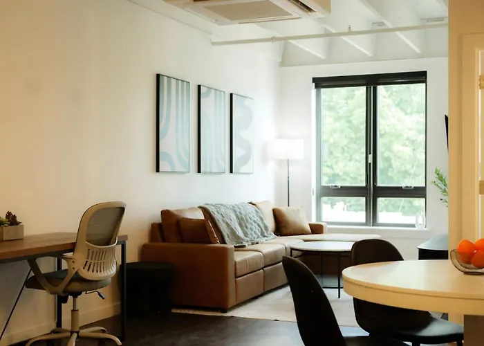 Apartment Above The Roots - Sophisticated 1bd Retreat *