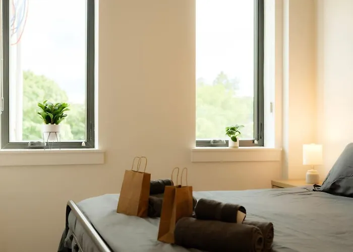Apartment Above The Roots - Sophisticated 1bd Retreat *
