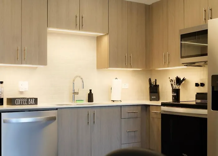 Above The Roots - Sophisticated 1bd Retreat