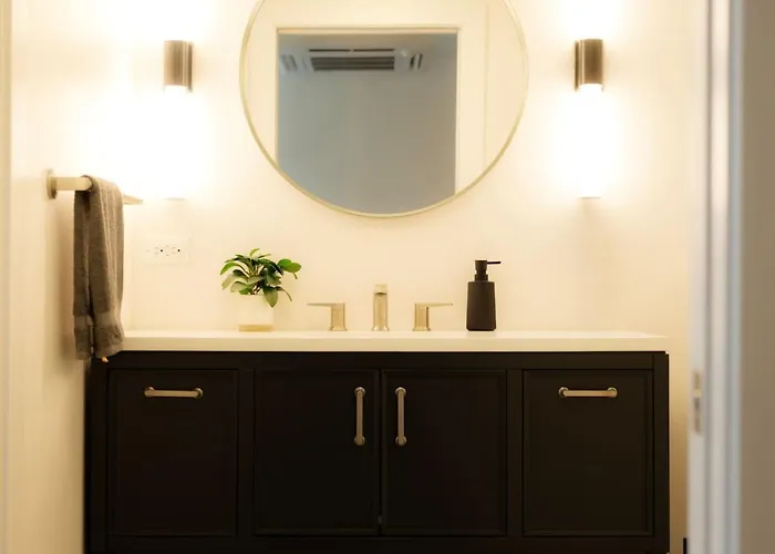 Above The Roots - Sophisticated 1bd Retreat * Washington