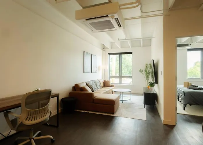Apartment Above The Roots - Sophisticated 1bd Retreat *