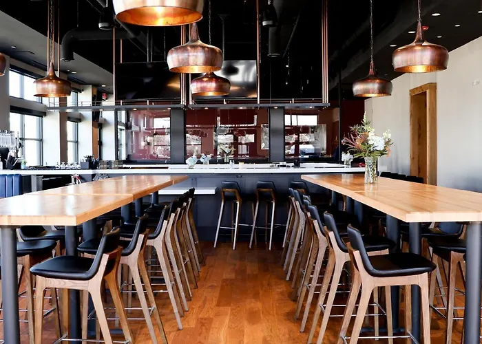 Above The Roots - Sophisticated 1bd Retreat